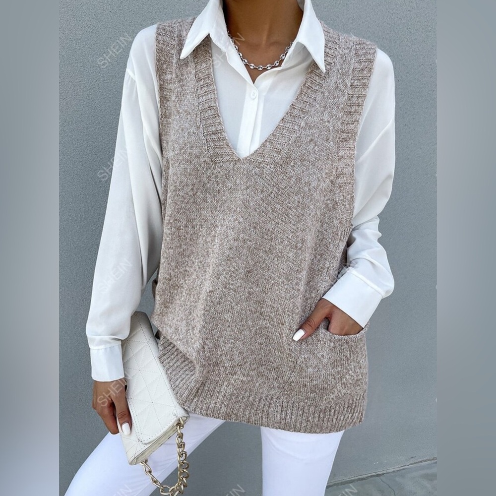 NWOT! Sweater vest with pockets